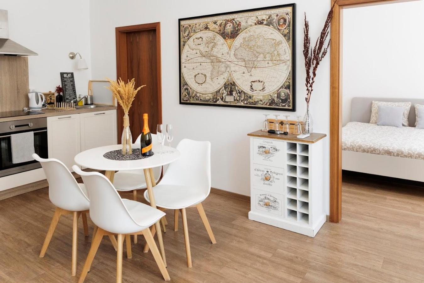 Diamond Residence In Old Town With Free Parking Bratislava Ngoại thất bức ảnh
