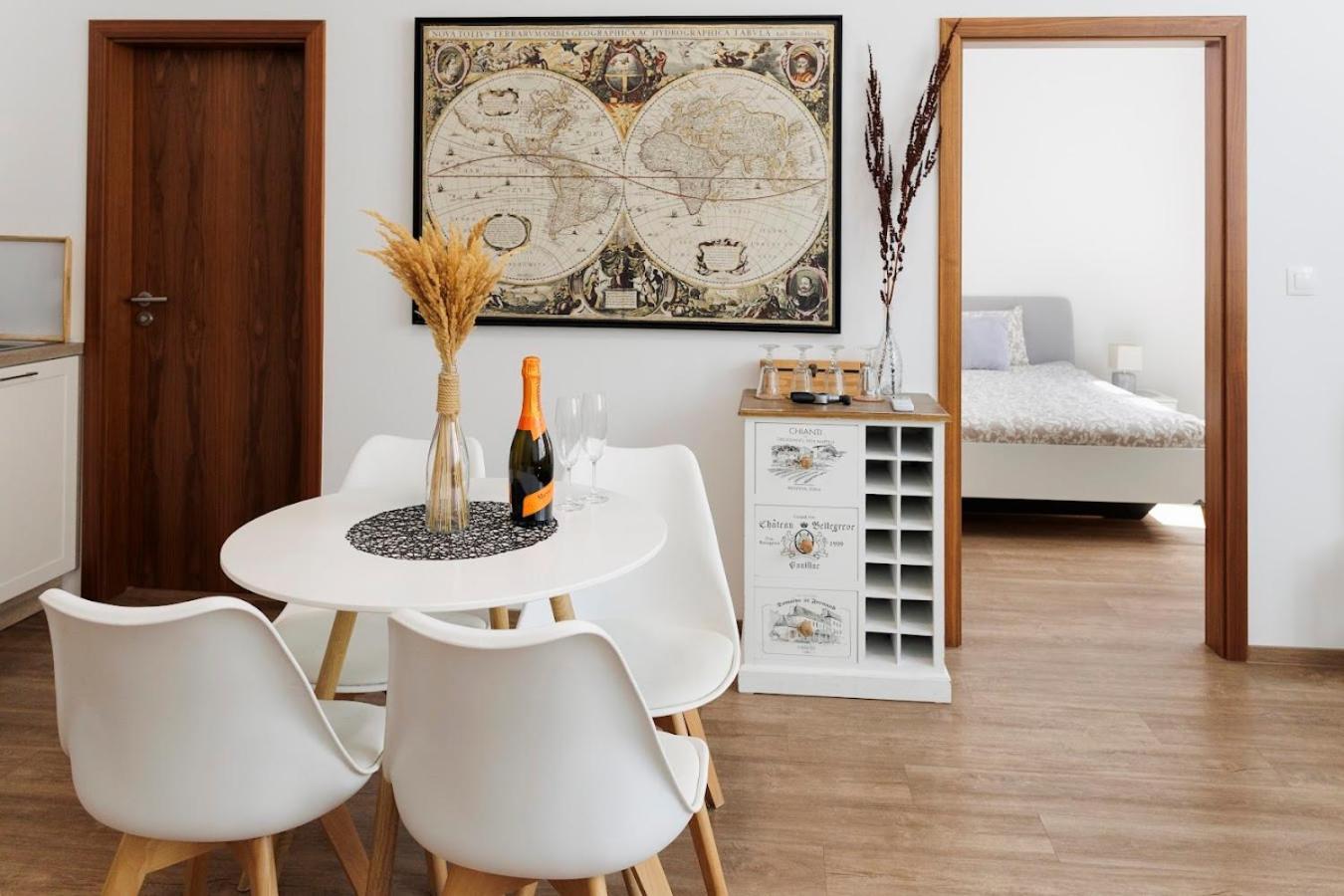 Diamond Residence In Old Town With Free Parking Bratislava Ngoại thất bức ảnh